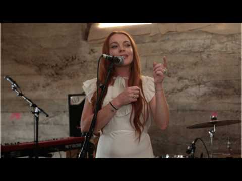 VIDEO : Lindsay Lohan Is Campaigning To Play Batgirl