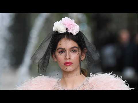 VIDEO : Chanel Spring 2018 Couture Show Featured Ponytails And Veils