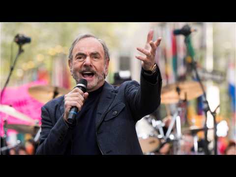 VIDEO : Neil Diamond Has Parkinson's, Will Stop Touring
