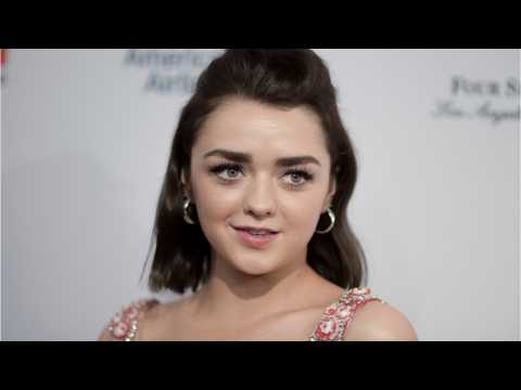 VIDEO : Maisie Williams Calls Out Hollywood's Unrealistic Beauty Standards