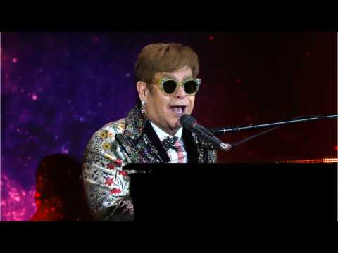 VIDEO : Elton John Saying Good Bye To Tour Life