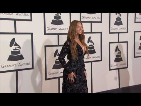VIDEO : Beyonce warns actress after touching Jay-Z's chest