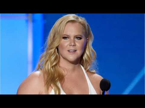 VIDEO : Amy Schumer Says She's Not Pregnant