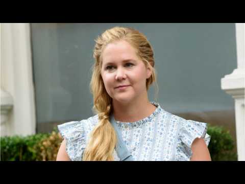 VIDEO : Amy Schumer Had A Private, But Still Star-Studded, Wedding