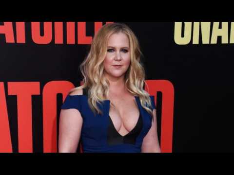 VIDEO : Amy Schumer confirms marriage to Chris Fischer
