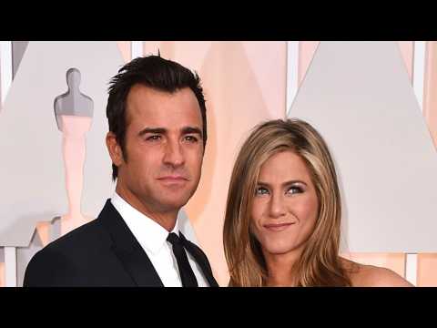 VIDEO : Aniston And Theroux Separate