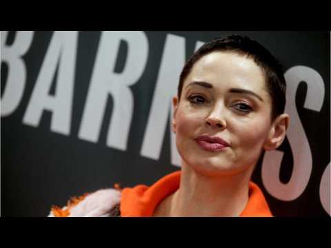 VIDEO : Rose McGowan Takes Aim At Former Co-star