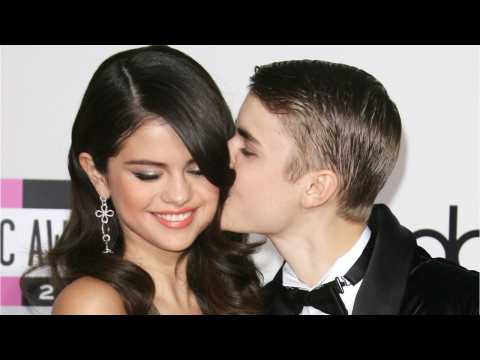 VIDEO : Selena Gomez, Justin Bieber Reunite for Church and Hockey Game