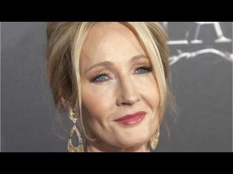 VIDEO : JK Rowling Responds To The 'Fantastic Beasts' Dumbledore Controversy