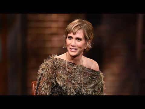 VIDEO : Kristen Wiig to Lead New Reese Witherspoon Comedy Series for Apple