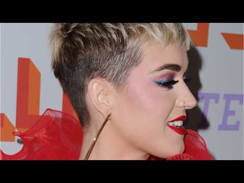 VIDEO : Katy Perry Denies Plastic Surgery Rumors