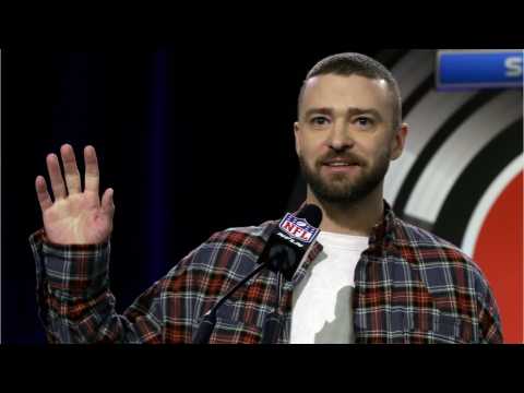 VIDEO : Prince Fans Dislike Hologram ?Appearance? With Justin Timberlake
