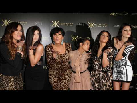 VIDEO : The Kardashian-Jenners React to Kylie Giving Birth