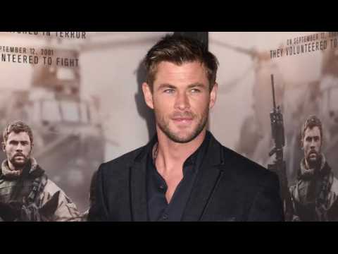 VIDEO : Chris Hemsworth is Open to 'Dundee' Reboot