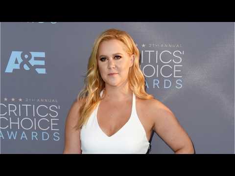 VIDEO : Amy Schumer And Chris Fischer Are Official