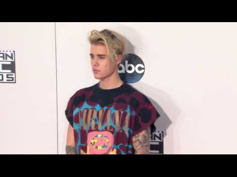 VIDEO : Justin Bieber supporting Selena Gomez after rehab