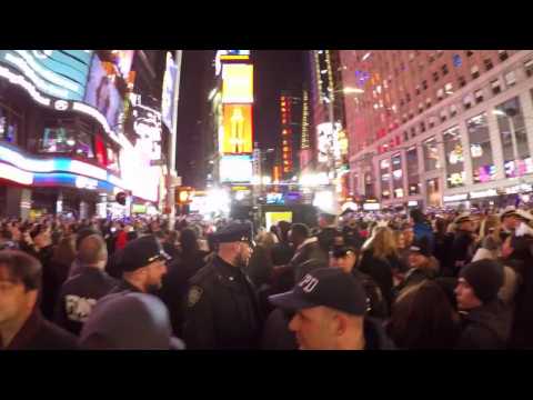 VIDEO : How To Start New Year's Eve Off Right