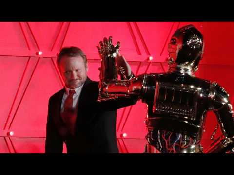 VIDEO : Sales Skyrocket For Star Wars The Last Jedi In China