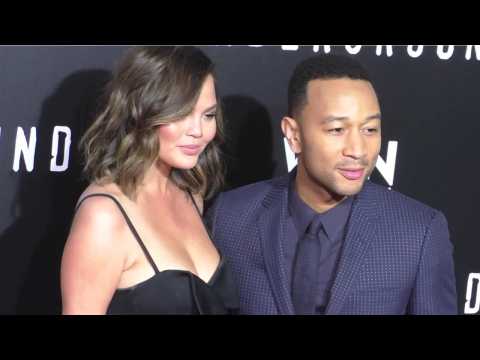 VIDEO : Chrissy Teigen and John Legend And The Pizzagate Scandal