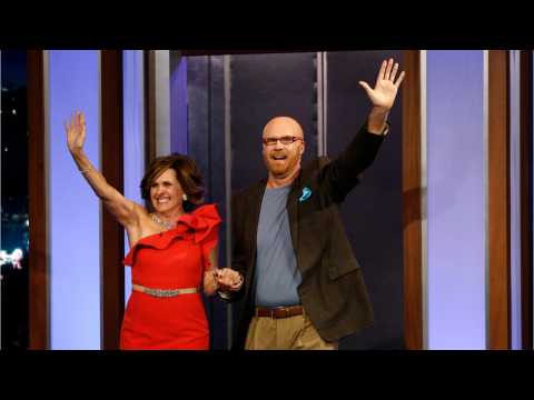 VIDEO : Former SNL Cast Tease Trump During Amazon's Rose Parade Coverage