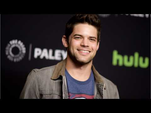 VIDEO : Supergirl?s Jeremy Jordan Wants To Play A Superhero, Too