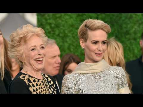 VIDEO : Sarah Paulson Shares a ?Soul? With Girlfriend Holland Taylor