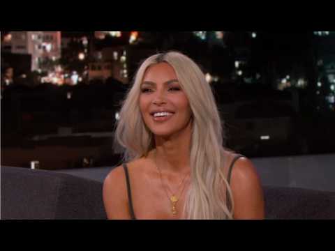 VIDEO : Kim Kardashian Teases a Possible Dark Hair-Color Transformation