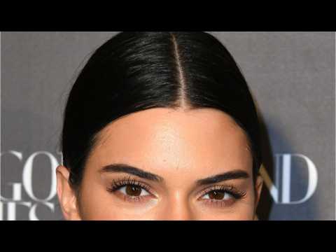 VIDEO : Kendall Jenner Claps Back To Pregnancy Rumors