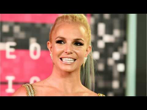 VIDEO : Britney Spears Is Showing Off Her Love For Boyfriend Sam Asghari!