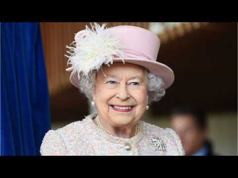 VIDEO : Queen Elizabeth In Search Of A New Chef