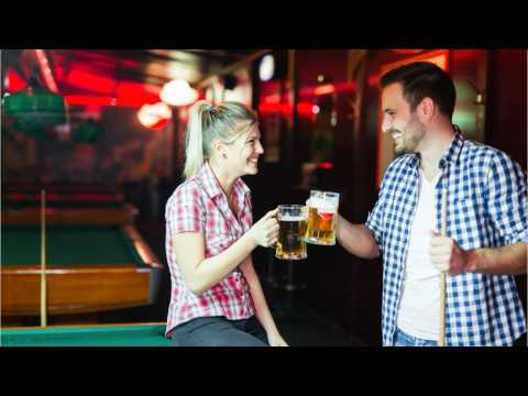 VIDEO : Could The Smell Of A Man's Sweat Make A Woman Drink More?