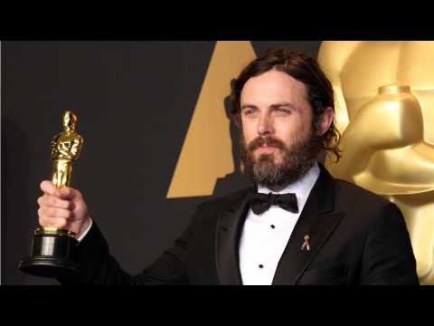 VIDEO : Casey Affleck Withdraws From Presenting Best Actress Award At Oscars