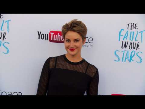 VIDEO : Shailene Woodley makes relationship with rugby play Instagram official