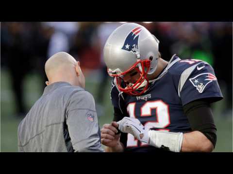VIDEO : Is Tom Brady's Hand Healthy?