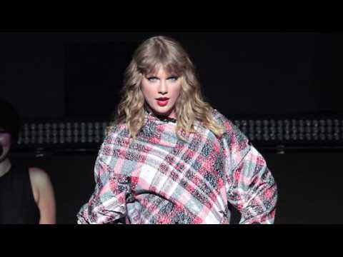 VIDEO : Taylor Swift Sued for Over One Million Dollars