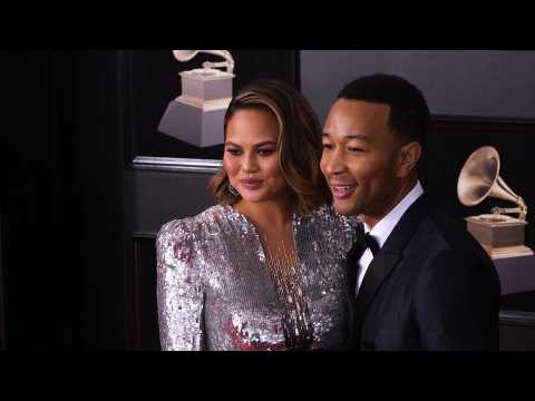 VIDEO : Chrissy Teigen reveals she's pregnant with baby boy