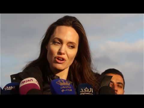 VIDEO : Angelina Jolie Daughters Visit Syrian Refugee Camp
