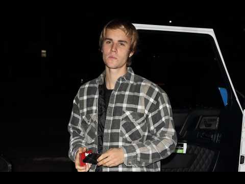 VIDEO : Justin Bieber missed the Grammys to be with friends