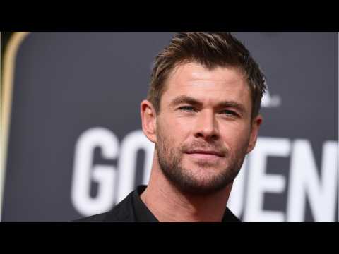 VIDEO : Chris Hemsworth Keeps 'Thor' Prop In Bathroom
