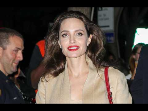 VIDEO : Angelina Jolie: sa fille se casse la clavicule en faisant du snowboard