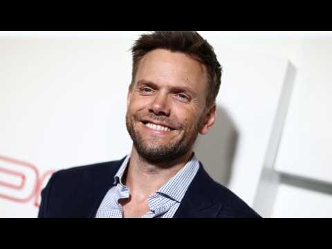 VIDEO : Joel McHale Re-Enters Late Night Arena At Netflix