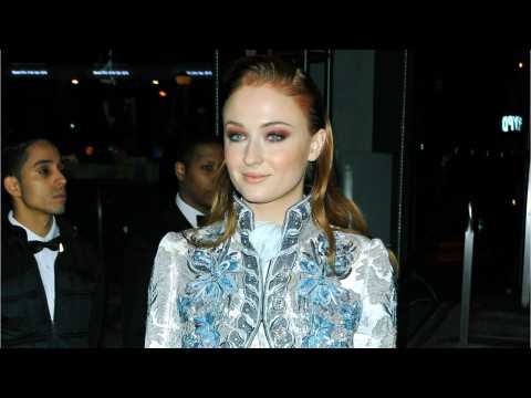 VIDEO : Sophie Turner Talks 
