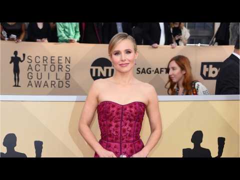 VIDEO : No All-Black For SAG Awards Red Carpet