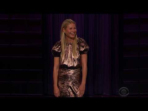 VIDEO : Gwyneth Paltrow Debuts Blue Engagement Ring