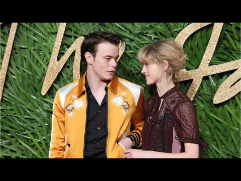 VIDEO : Natalia Dyer Opens Up About Dating Charlie Heaton
