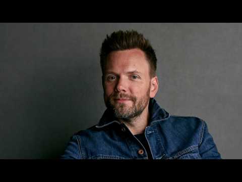 VIDEO : Joel McHale Defends Aziz Ansari