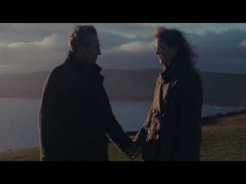 VIDEO : Phantom Thread Review: P.T. Anderson Weaves a Beautifully Twisted Yarn