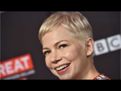 VIDEO : Michelle Williams Engaged