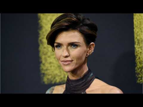 VIDEO : Ruby Rose in a Wheelchair After Spine Surgery