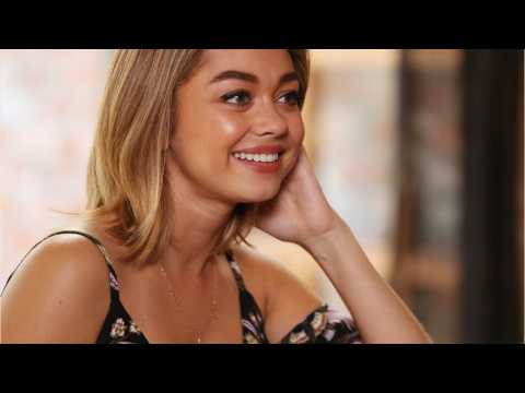 VIDEO : Sarah Hyland of Modern Family Says Bachelorette Reject Boyfriend Has Met Her Parents